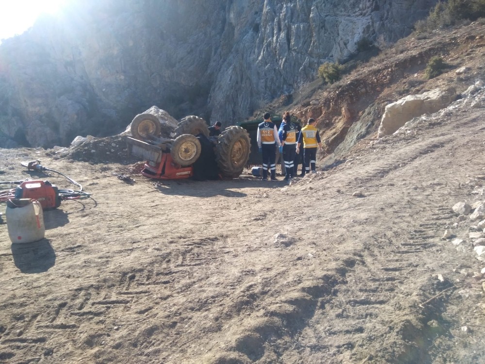 Kullandığı traktörün altında kalan çocuk öldü 