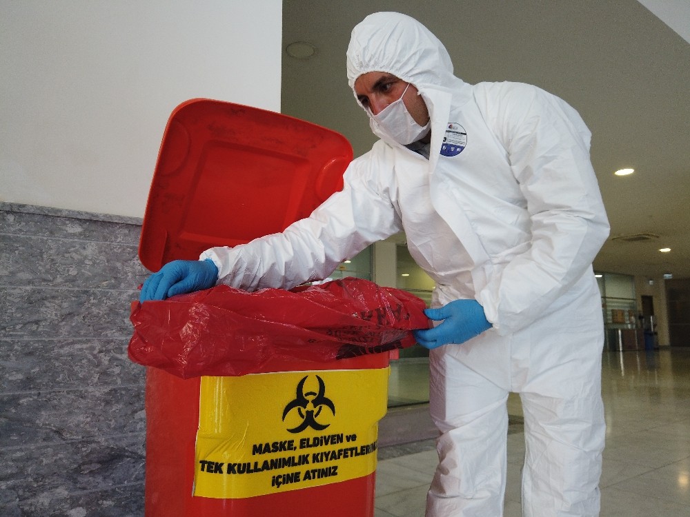 Kullanılmış maske ve eldivenler tıbbi atık olarak toplanacak 