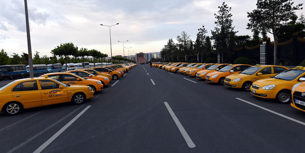 Külliye sarıya boyandı