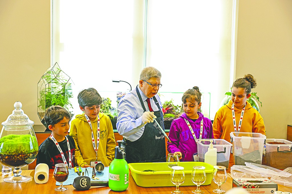 Külliye’de depremzede çocuklara moral etkinliği