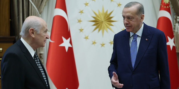 Külliye'de özel anlar! Cumhurbaşkanı Erdoğan'dan Bahçeli'ye pasta sürprizi