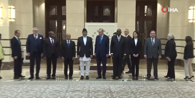 Külliye'de yoğun mesai! Cumhurbaşkanı Erdoğan'a 7 ülkenin büyükelçisinden güven mektubu