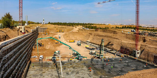 Külliye'nin tam karşısına yapılıyor! Temeli atıldı