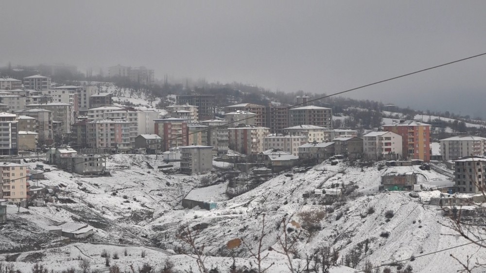 Kulp ilçesi kara teslim oldu 