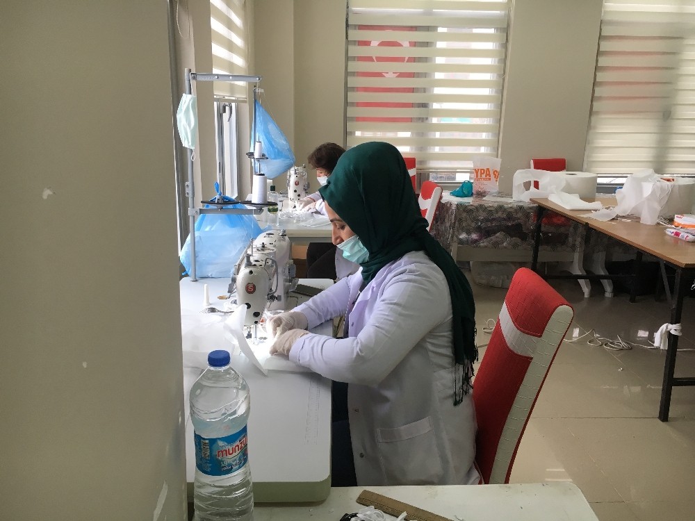 Kulp Kaymakamlığı koordinesinde maske üretimine başlandı 