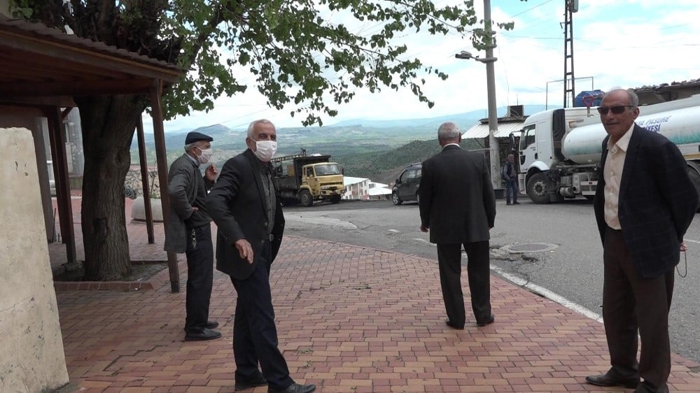 Kulp’ta 65 yaş ve üstü vatandaşlar birbirleri ile hasret giderdi 