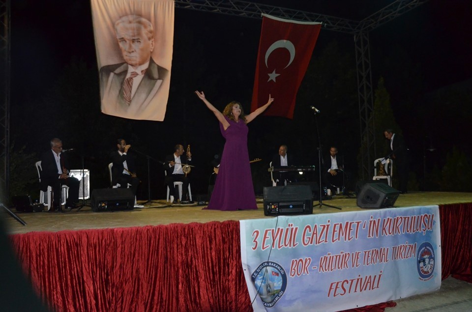 Kültür Bakanlığı Sanatçıları, Emet’in Kurtuluş Haftası etkinliklerinde konser verdiler 