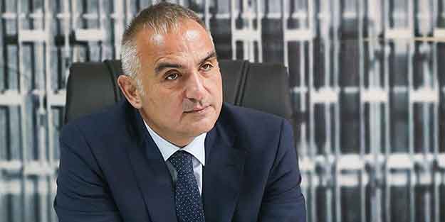 Turizm Bakanı Ersoy yenilenen Konyaaltı Sahili'ni inceledi