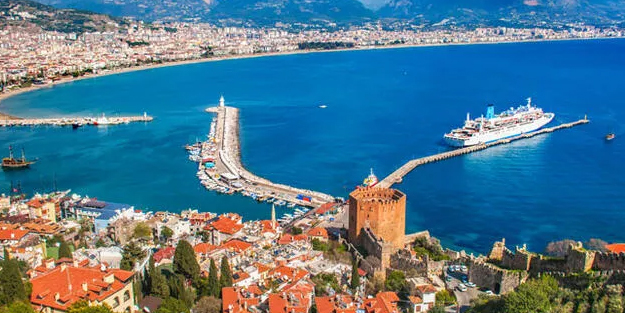 Kültür ve Turizm Bakanı Ersoy: Türkiye, 42 milyon turist hedefini 47 milyona yükseltti!