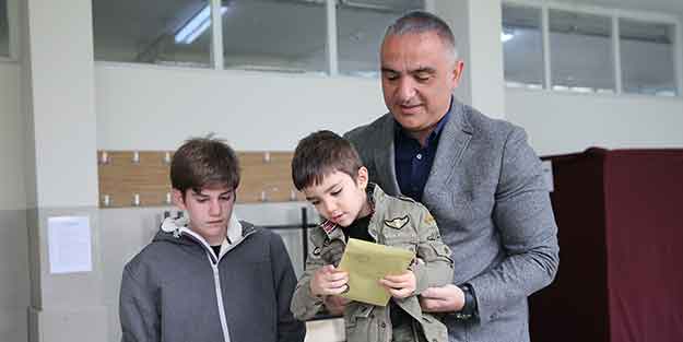 Kültür ve Turizm Bakanı Mehmet Nuri Ersoy oyunu kullandı