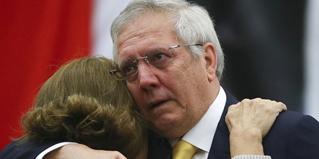 Kulübe gelerek odasını boşalttı