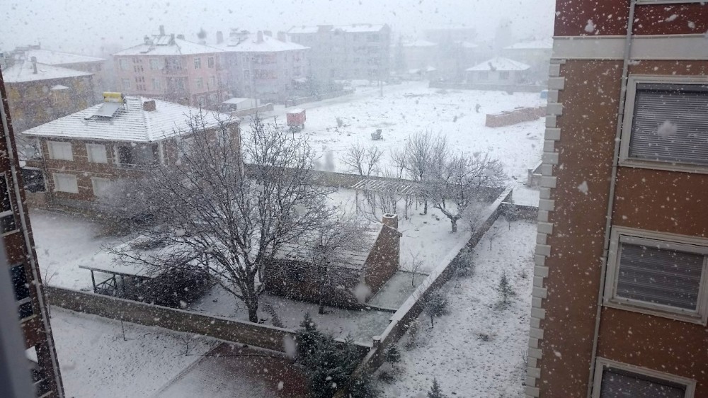 Kulu’da dolu ve kar yağışı etkili oldu 