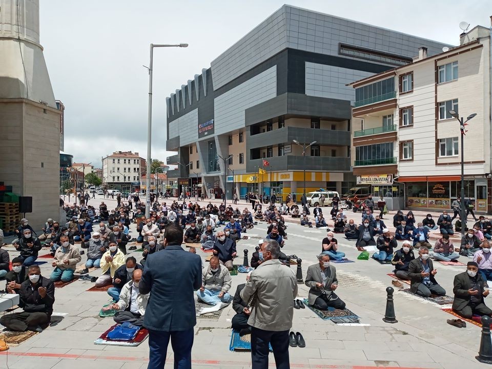 Kulu’da uzun aradan sonra ilk cuma namazı kılındı 