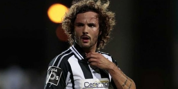 Kulüp başkanı futbolcusuna kafa attı! 'Hemen şehri terk et'