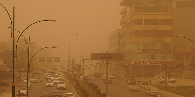Kum fırtınası 500'den fazla kişiyi hastanelik etti