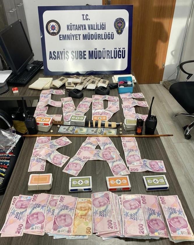 Kumar baskınında 25 bin 650 TL ve 200 dolar ele geçirildi 