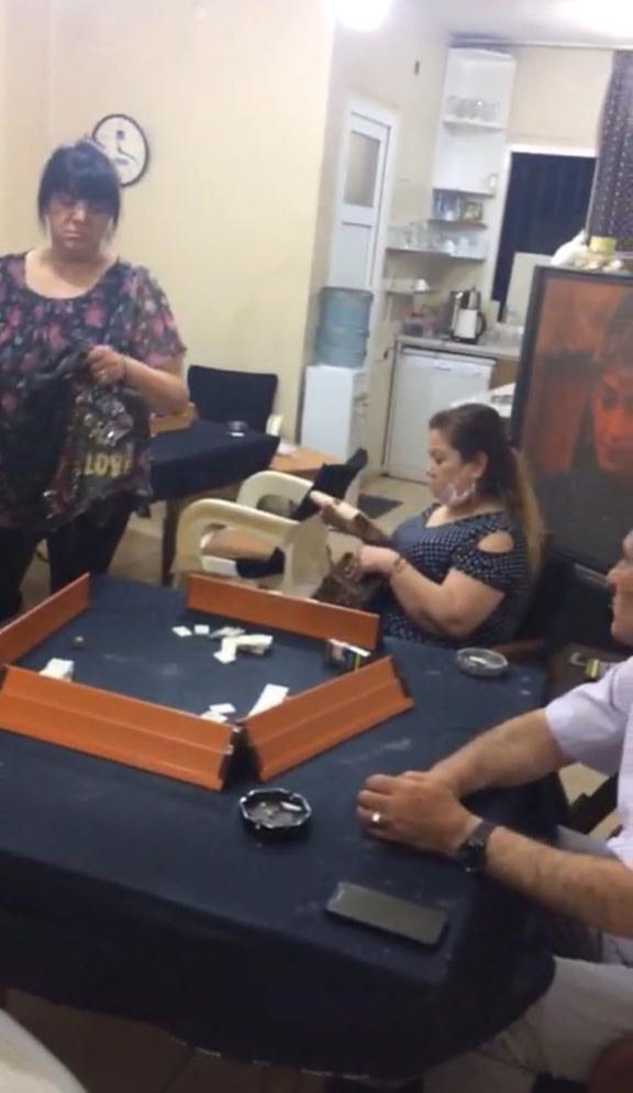 Kumar oynarken yakalanan kadınlar 