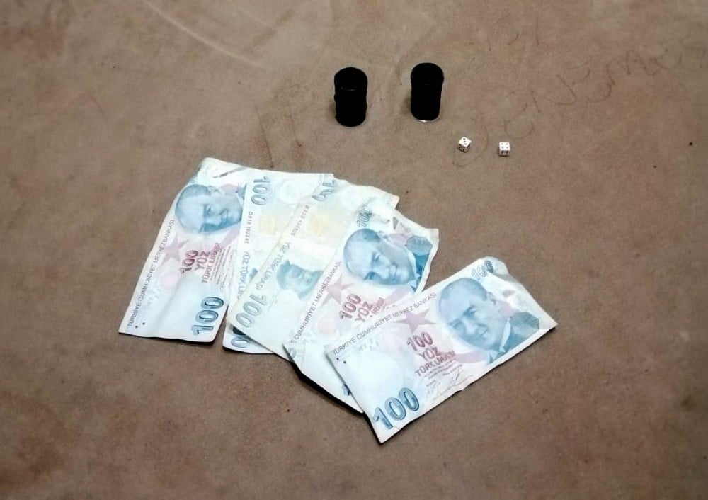 Kumar oynayan 3 kişiye 13 bin 125 TL ceza kesildi 