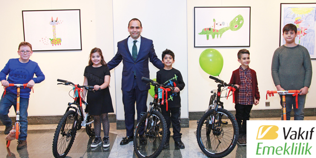 Kumbara tasarlayıp ödülü kaptılar