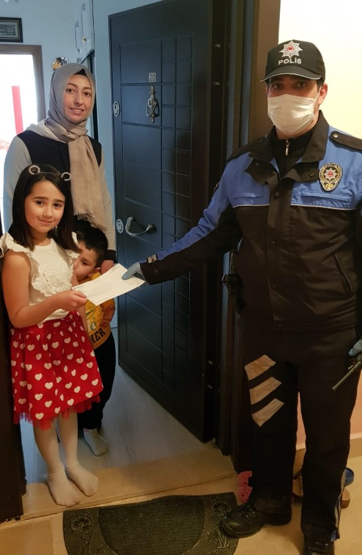 Kumbarasındaki parayı milli dayanışma kampanyasına bağışladı 