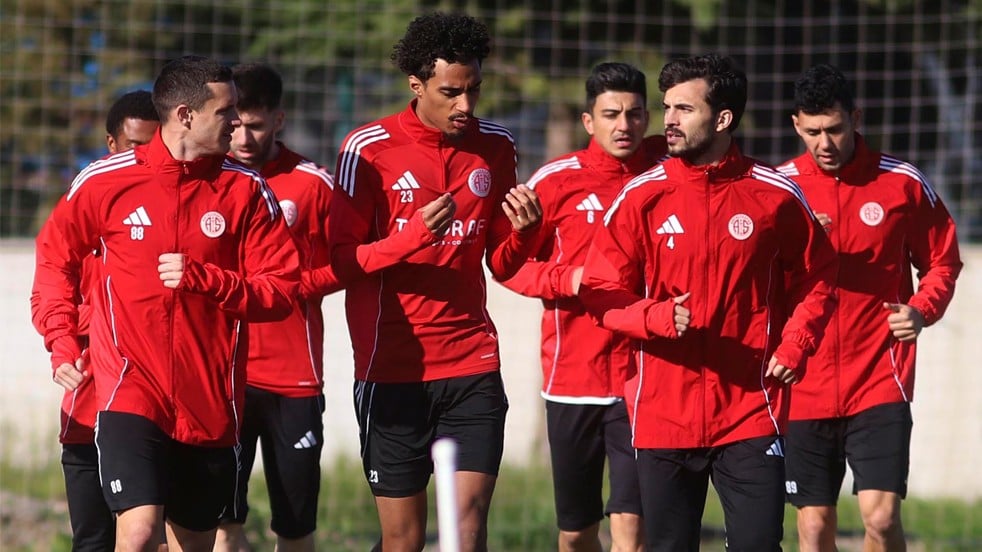 Küme hattında olan Antalyaspor, Fenerbahçe maçına odaklandı