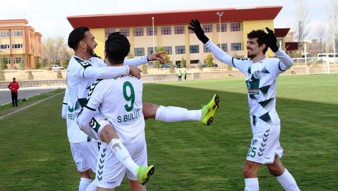 Kümede kalma yarışını veren Anadolu Selçukspor, şampiyon Menemen'i konuk edecek