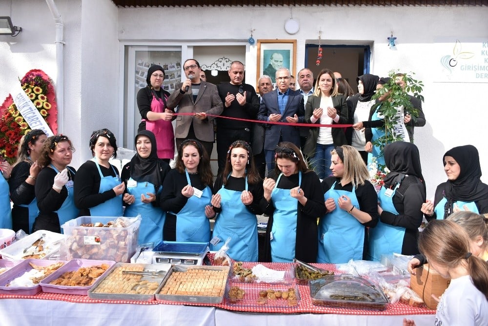 Kumlalı kadınlardan görkemli açılış 