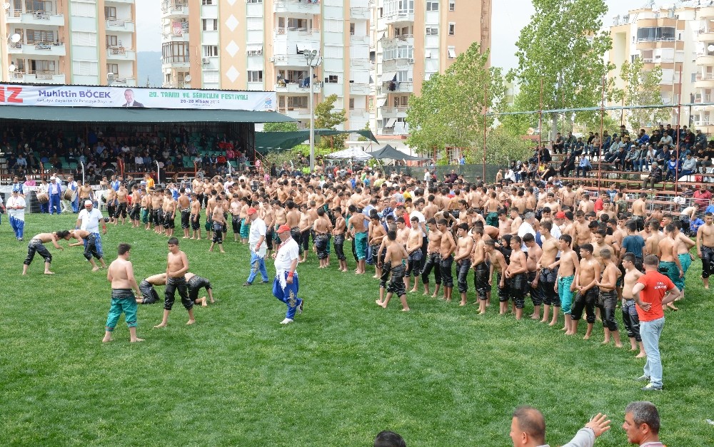 Kumluca yağlı pehlivan güreşleri başladı 