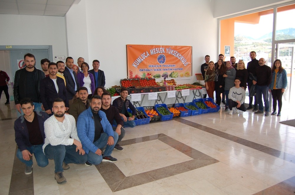 Kumluca’da seracılık programı öğrencileri sebze tanıtım haftası 