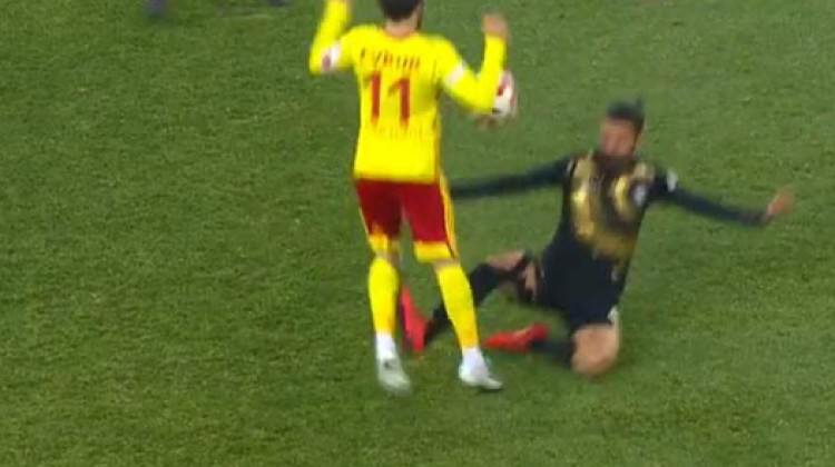 Kupa maçında rekor kırmızı kart