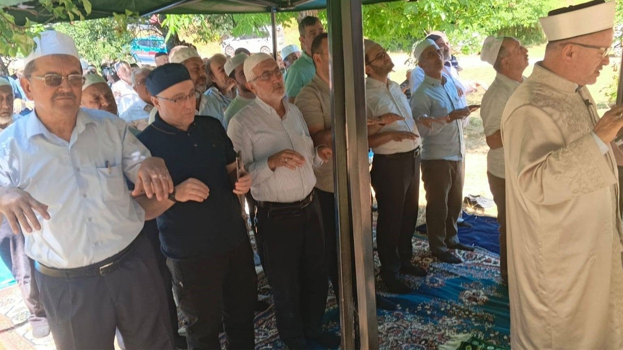 Kuraklığa karşı eller semaya açıldı!
