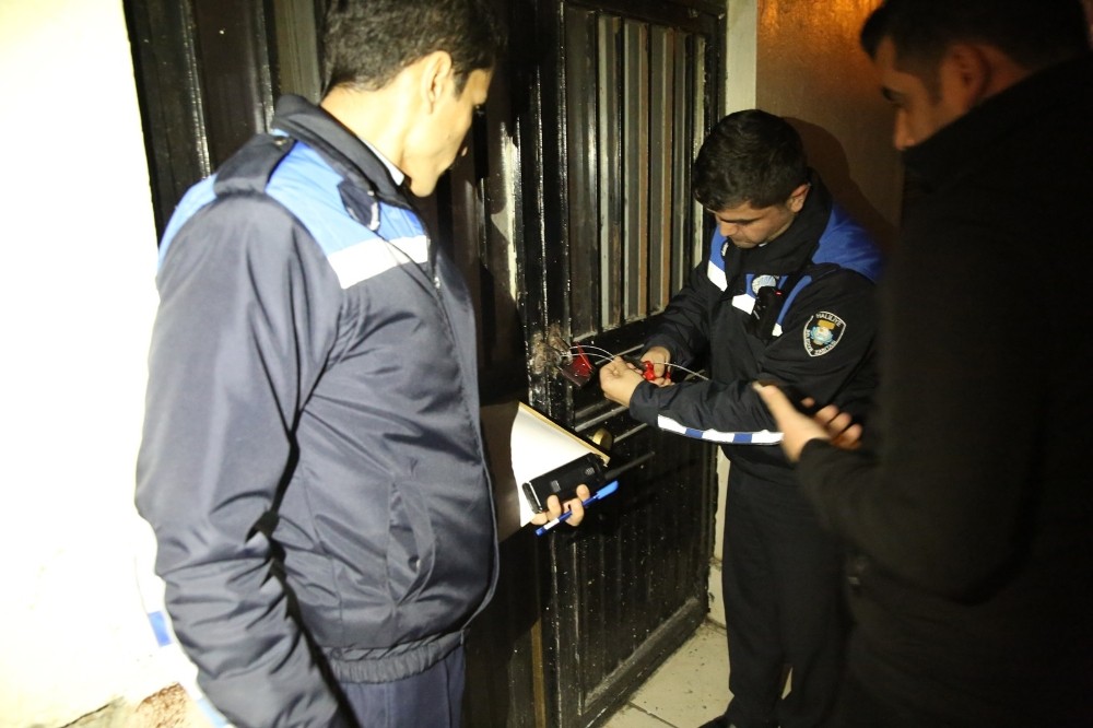 Kurallara uymayan iş yerleri zabıta tarafından mühürlendi 