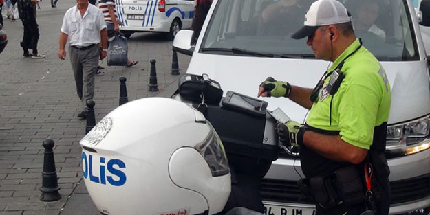 Kurallara uymayan sürücülere Taksim'de ceza yağmuru!