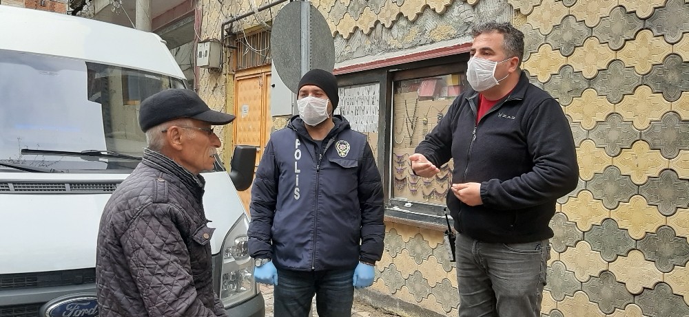 Kurallara uymayan yaşlılara 300 TL para cezası 