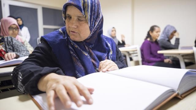 Kur’an aşkı engel tanımadı