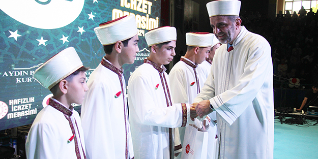 Kur'an bülbüllerinden gururlandıran manzara!