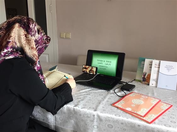 Kur’an-ı Kerim kursu eğitimini online devam ediyor 