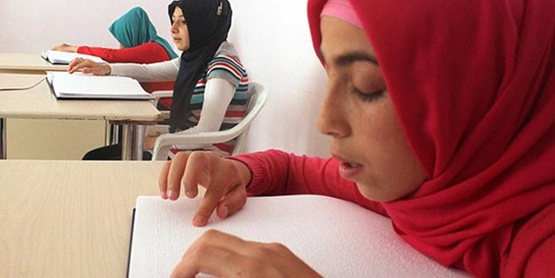 Kur'an-ı Kerim'i gönül gözüyle öğreniyorlar