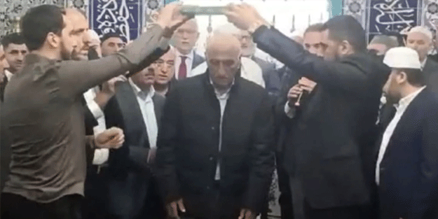 Kur'an-ı Kerim'in altından geçip kan davasını bitirdiler