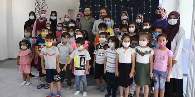 Kur’an kursu öğrencilerinden fidan bağış