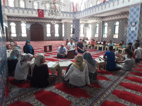 Kur’an kursu öğrencilerine bisiklet 