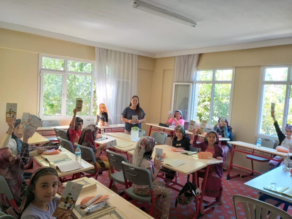 Kur’an kursu öğrencilerine diş sağlığı bilgisi 