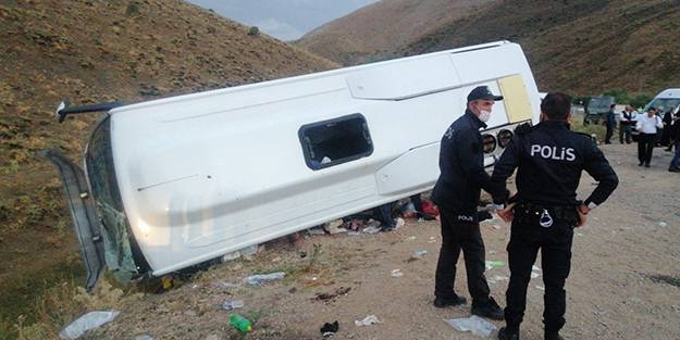 Kuran kursu öğrencilerini taşıyan midibüs kaza yaptı: 29 yaralı