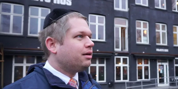 Kur'an yakan müptezel hakkında yakalama kararı!