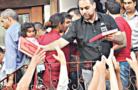 Kur’an dağıtımına Almanya’dan engel