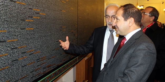 Kur’an-ı Kerim’i tuvale fırçayla yazdı