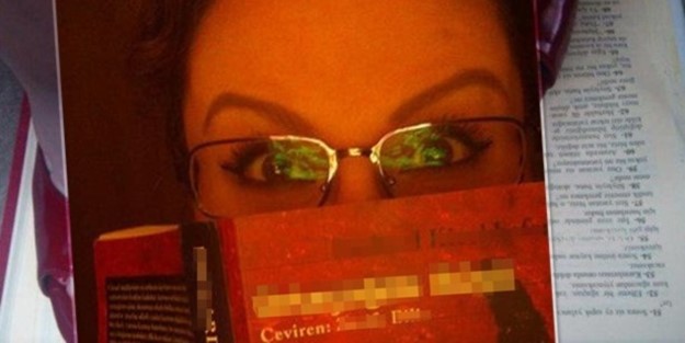 Kuran-ı Kerim'e ayakla basan hadsize büyük şok!