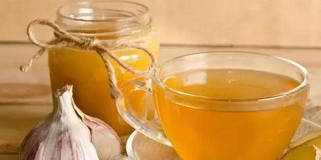 Kur'an'da da adı geçiyor! Çinliler çayını bardak bardak içiyor: Damardaki kolesterolü silip atıyor! Her derde deva