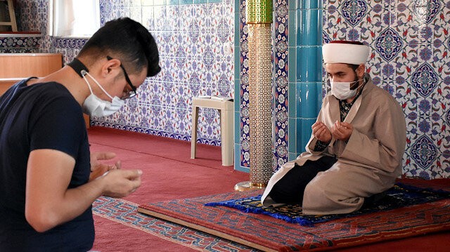 Kur'an'ın ışığıyla dünyası aydınlandı