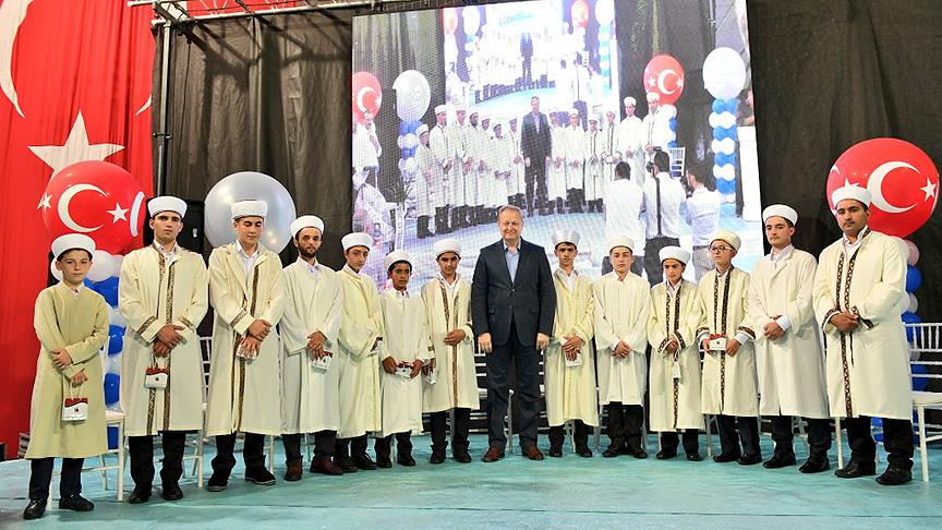 Kur'an'la taçlandılar